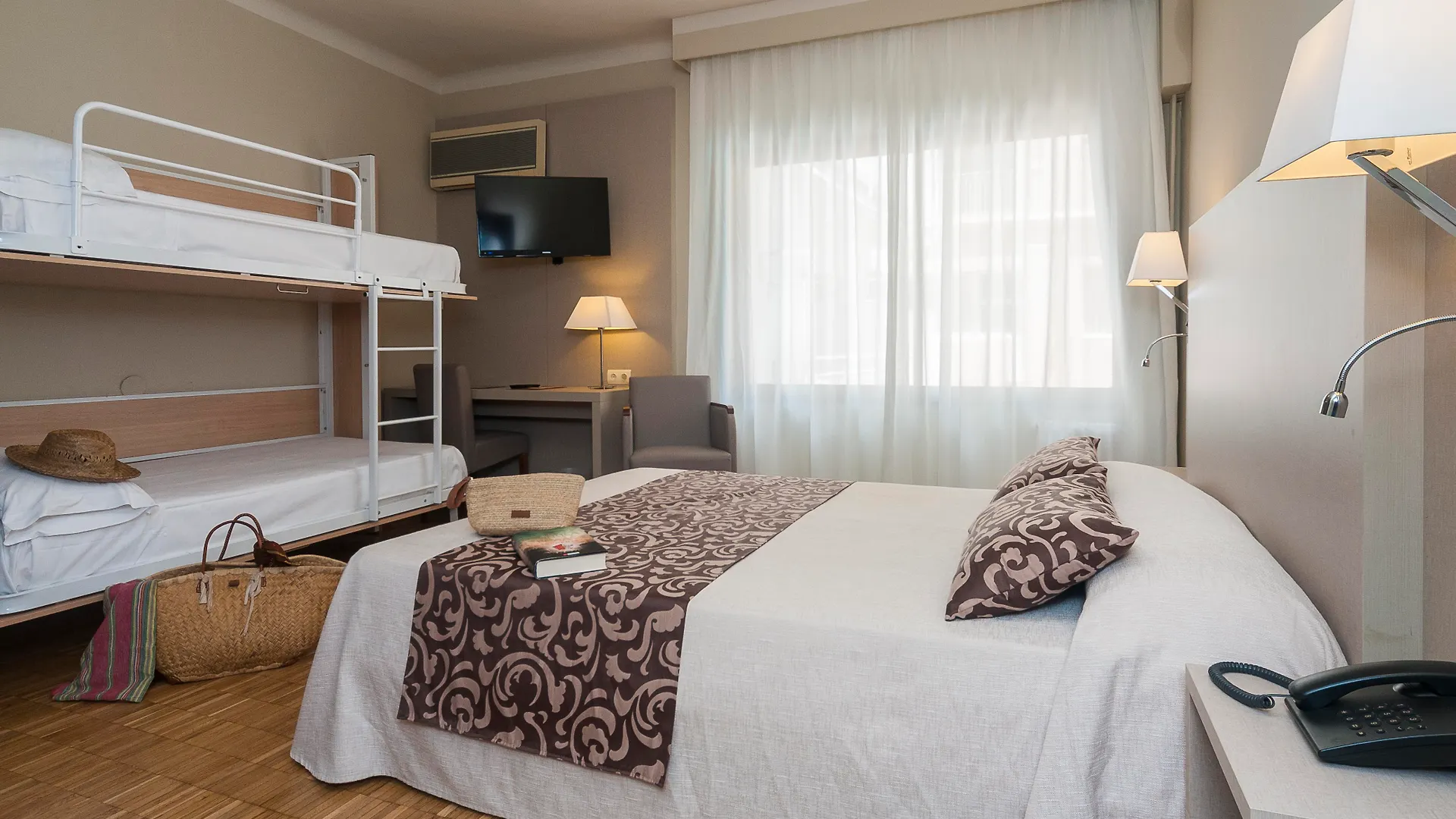 Hotel Lauria Tarragona 3*,  Spain