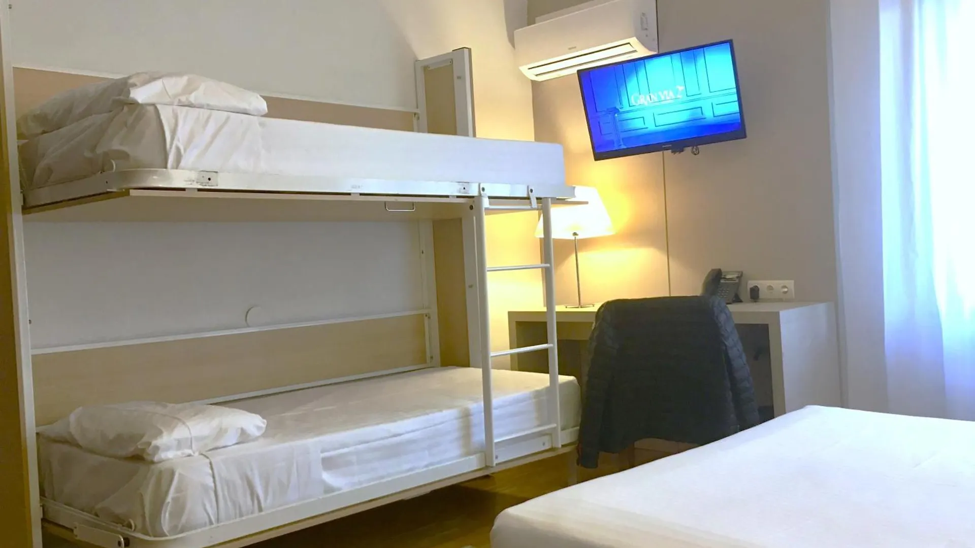 Hotel Lauria Tarragona 3*,